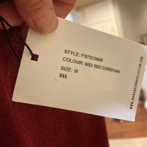 John + Jenn super cold shoulder sweater size M! Oversized burgundy. NWT - Picture 6 of 6